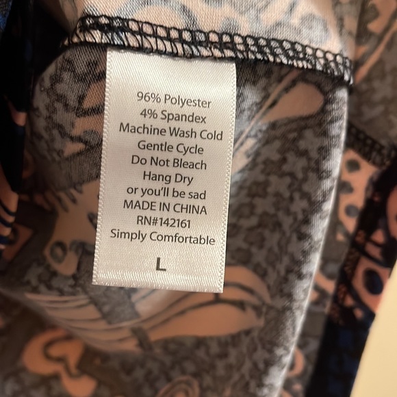 Valentines 💌 shirt Lighting makes it look cream bit it is blue and pink!! - Picture 3 of 9